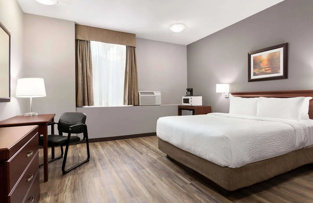 Days Inn By Wyndham Hamilton - Downtown-1