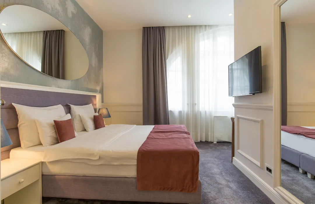 Public House Hotel-1