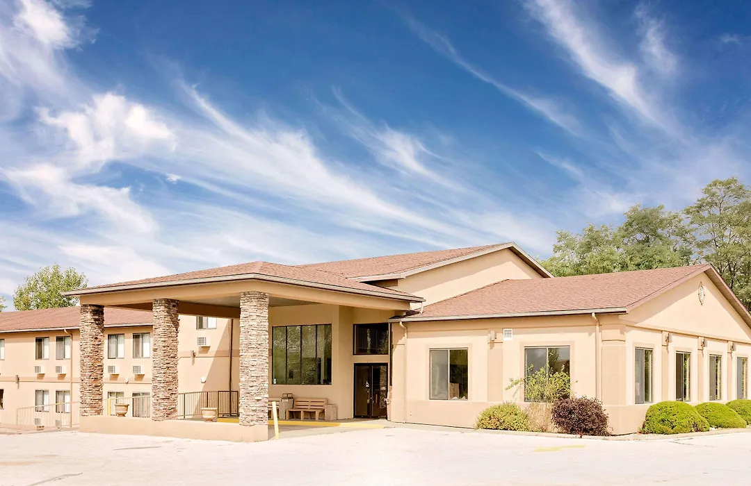 Days Inn By Wyndham Boonville-1
