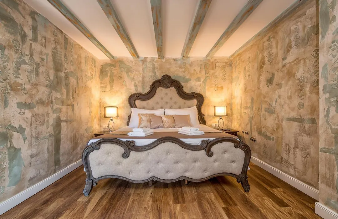 Plaza Marchi Old Town - Mag Quaint & Elegant Boutique Hotels-1
