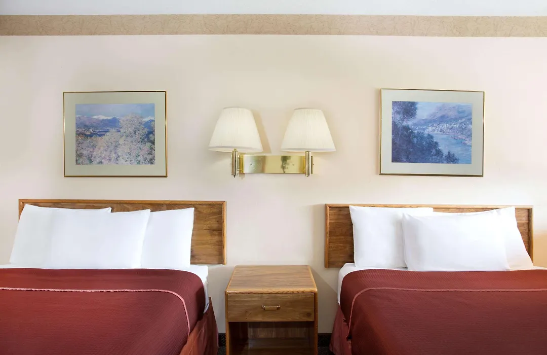 Howard Johnson By Wyndham Brigham City-1
