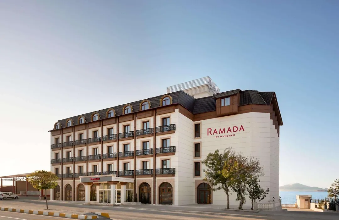 Ramada By Wyndham Van-1