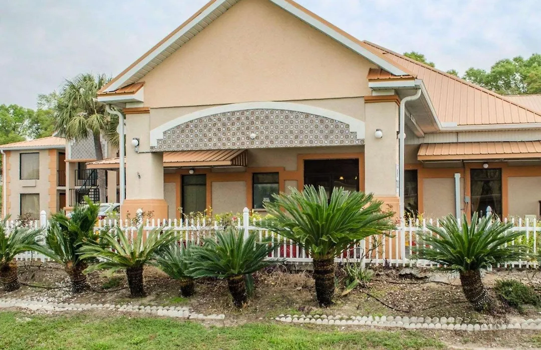 Quality Inn Near Manatee Springs State Park-1