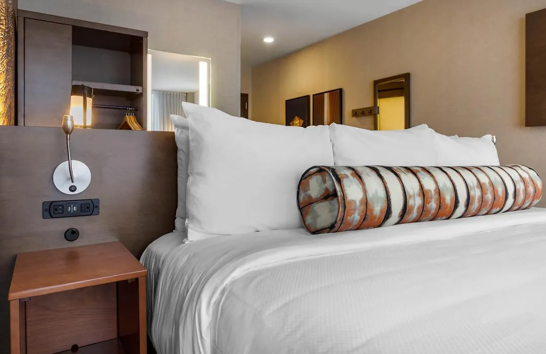 Cambria Hotel Omaha Downtown-1
