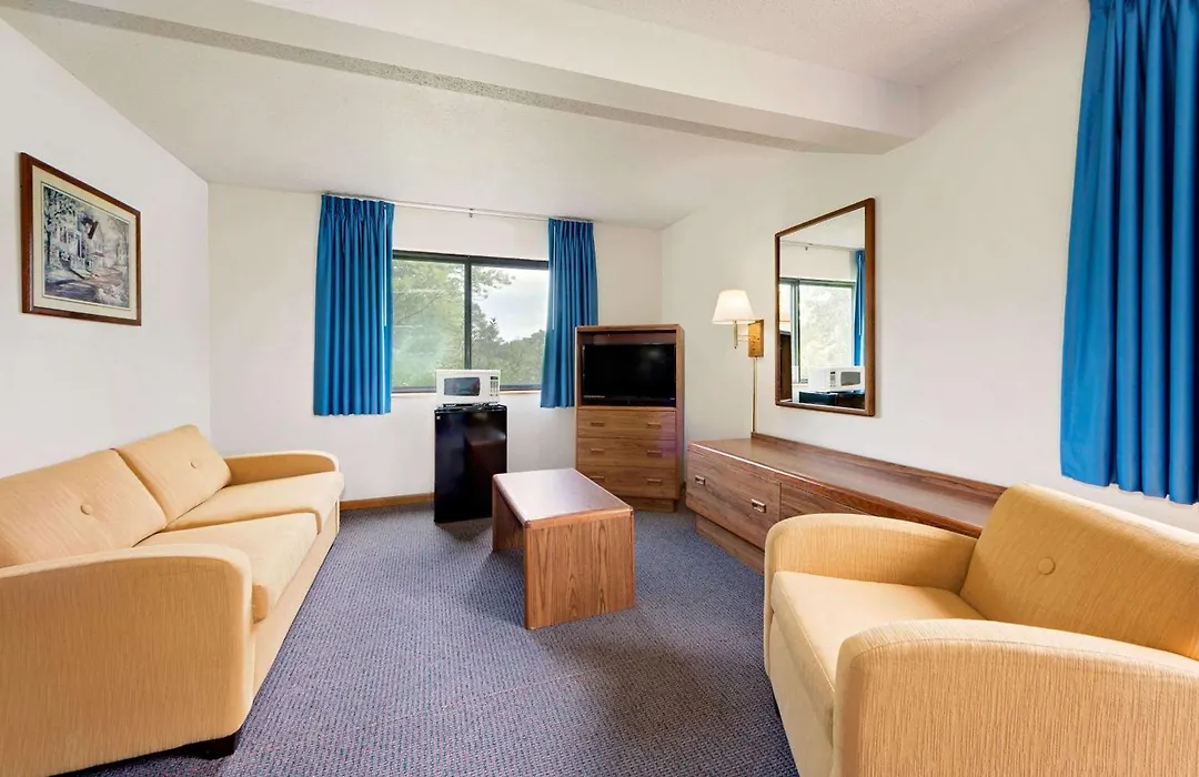 Super 8 By Wyndham Centerville-1