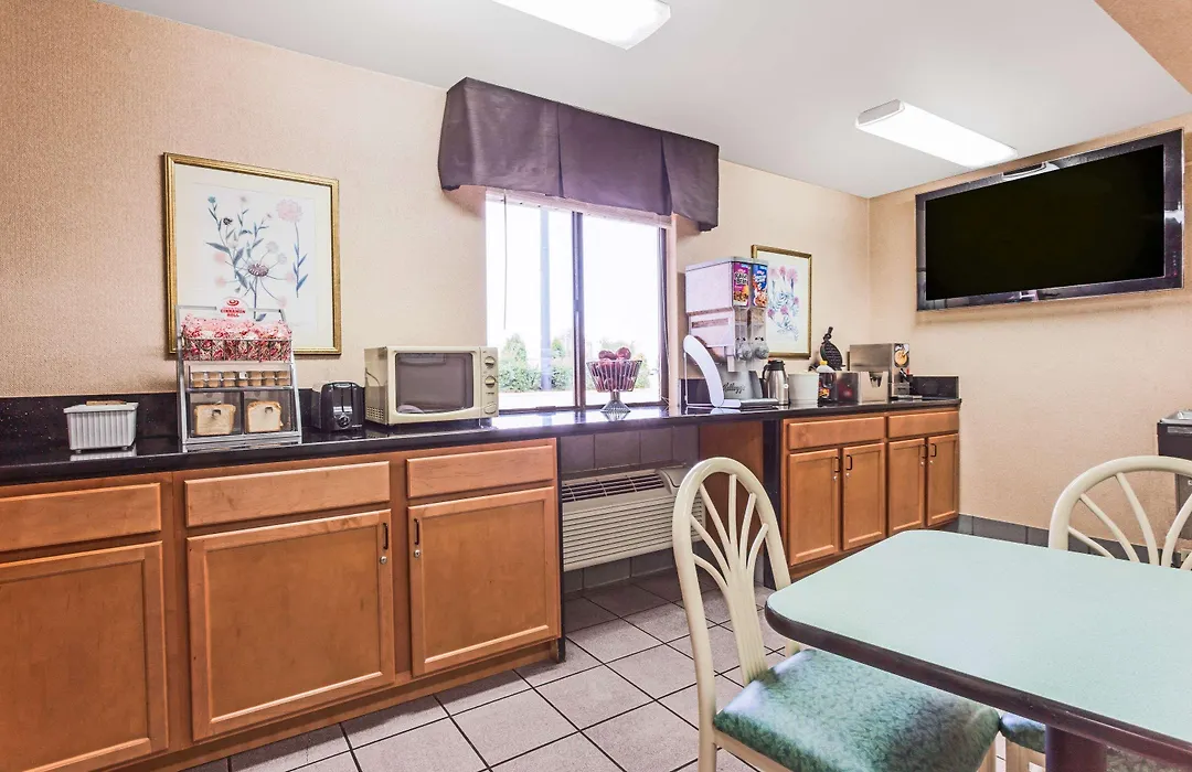 Super 8 By Wyndham Carrollton-1