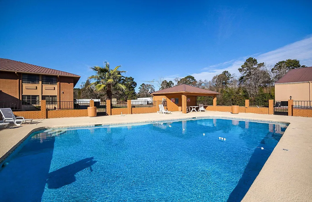 Clarion Pointe Marshall-1