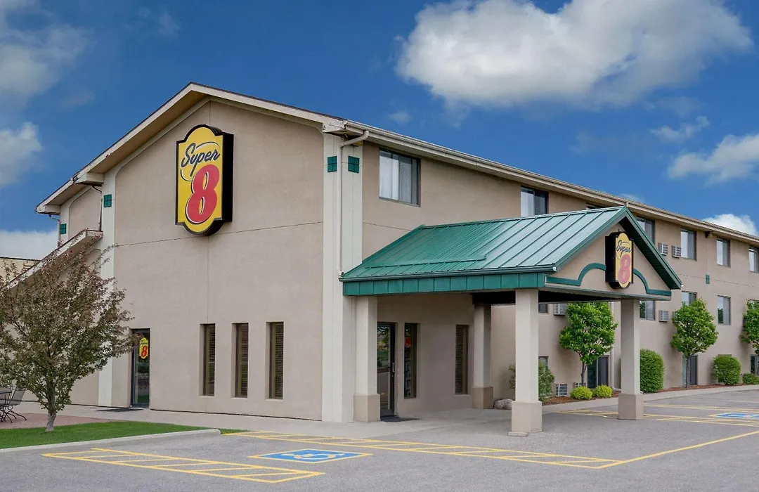 Super 8 By Wyndham Willmar-1