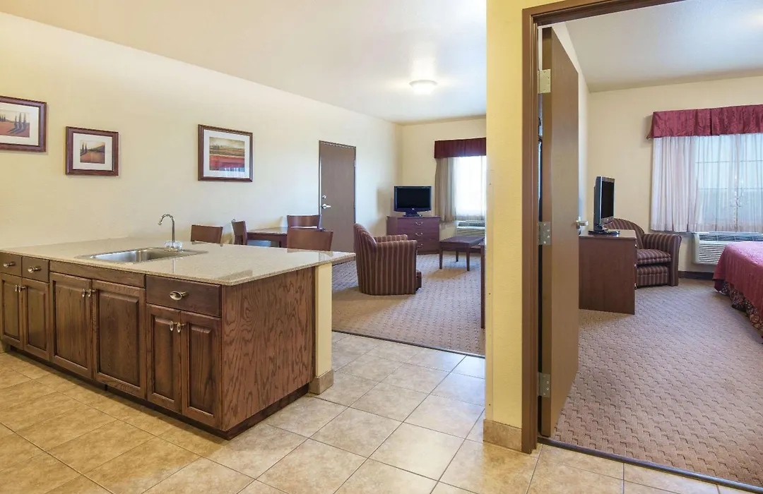 Days Inn By Wyndham Ellis-1