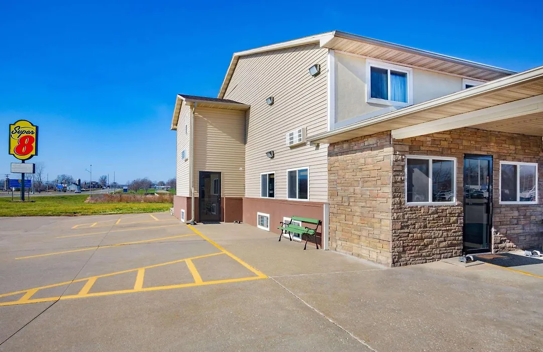Super 8 By Wyndham Fort Madison-1