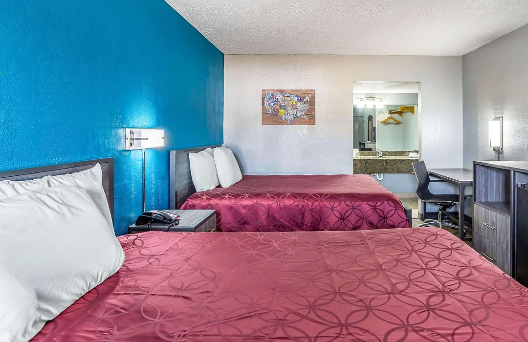 Econo Lodge-1