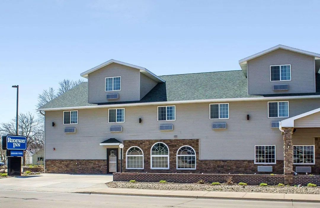 Rodeway Inn & Suites Near Okoboji Lake-1