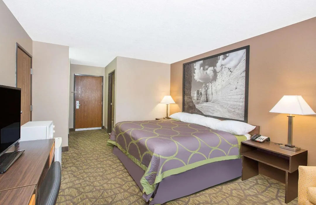 Super 8 By Wyndham Belleville-1