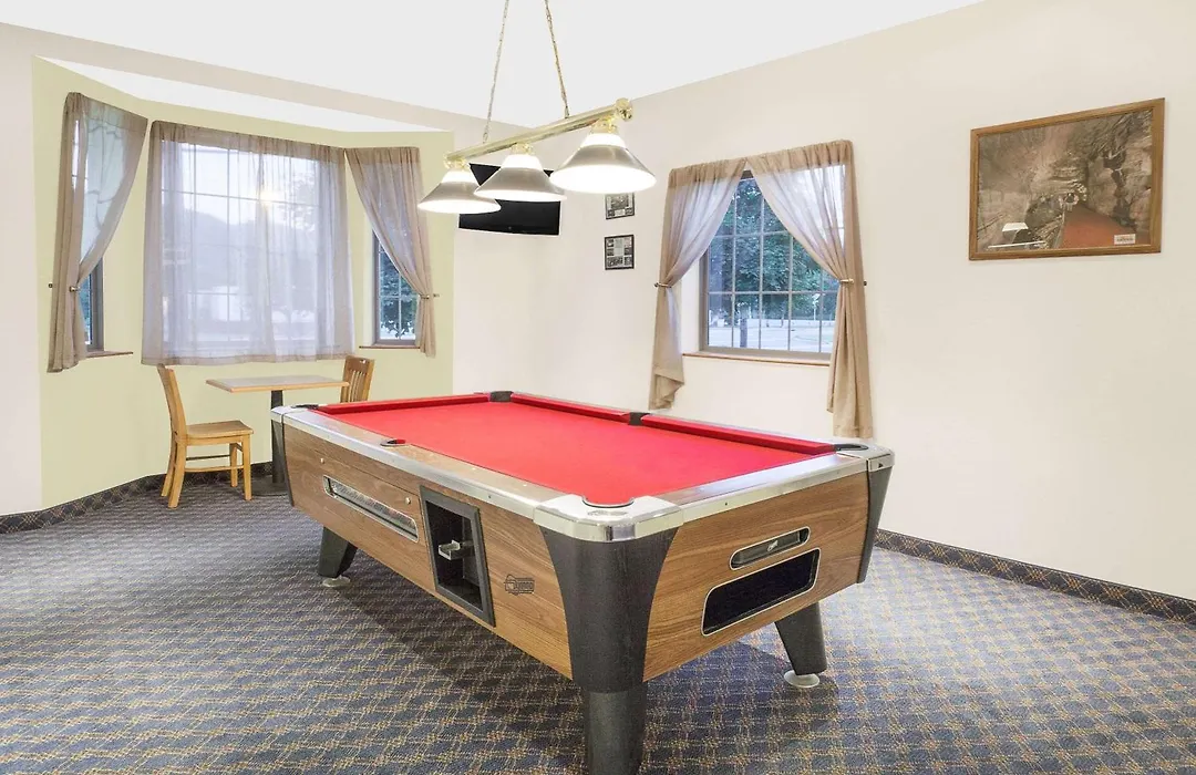 Super 8 By Wyndham Cobleskill Ny-1