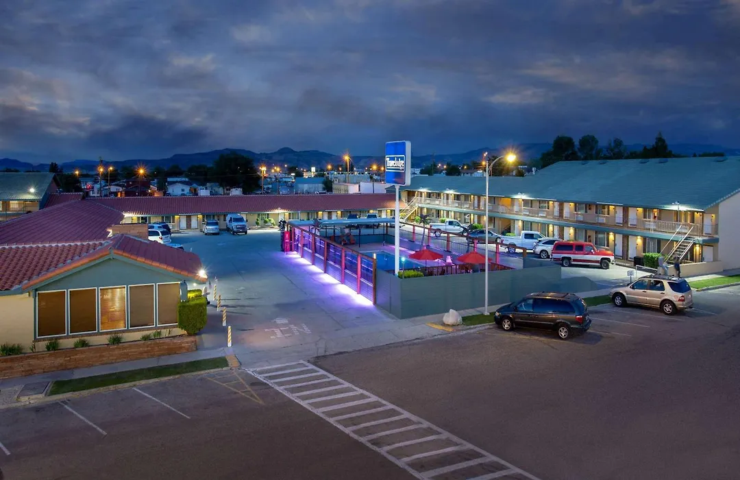 Travelodge By Wyndham Hawthorne-1