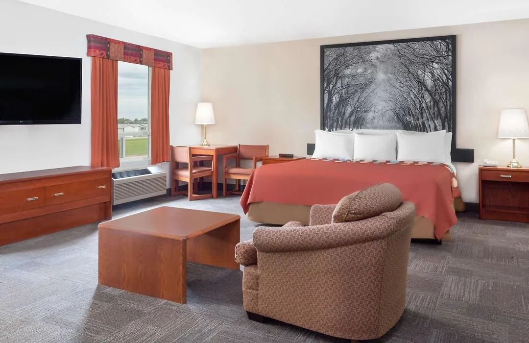 Super 8 By Wyndham Morden-1