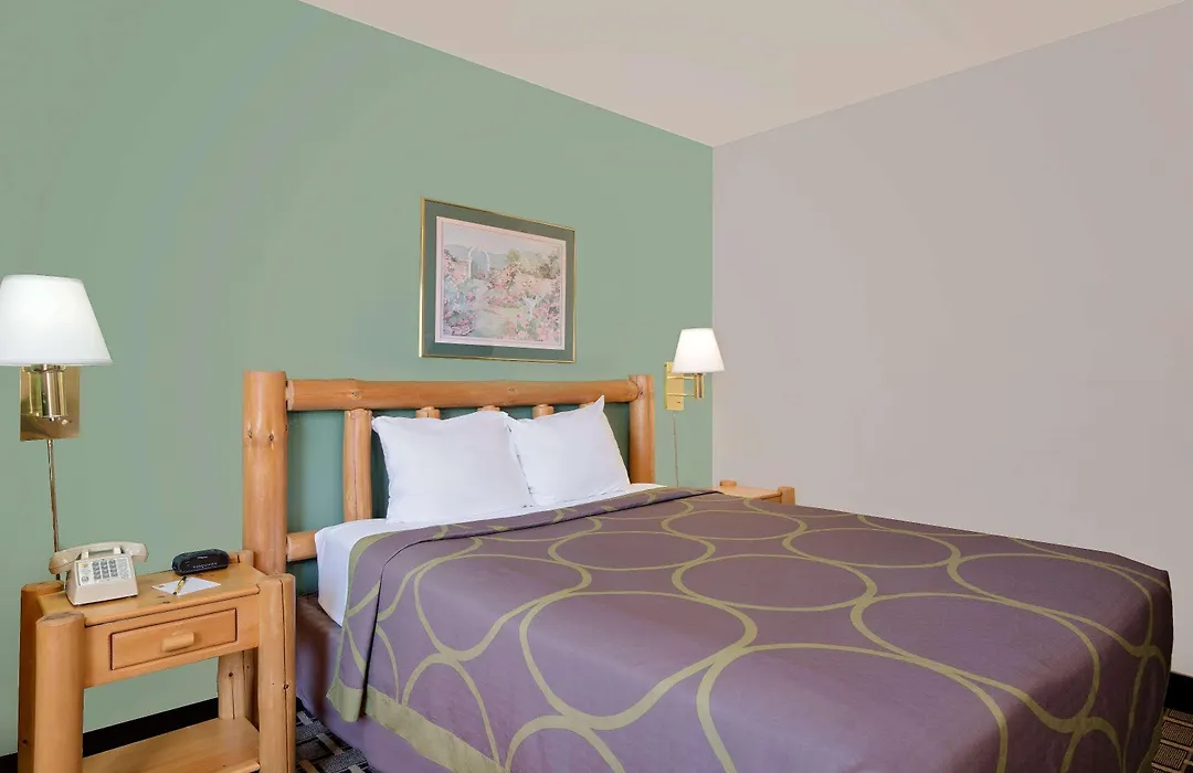 Super 8 By Wyndham Cloquet-1