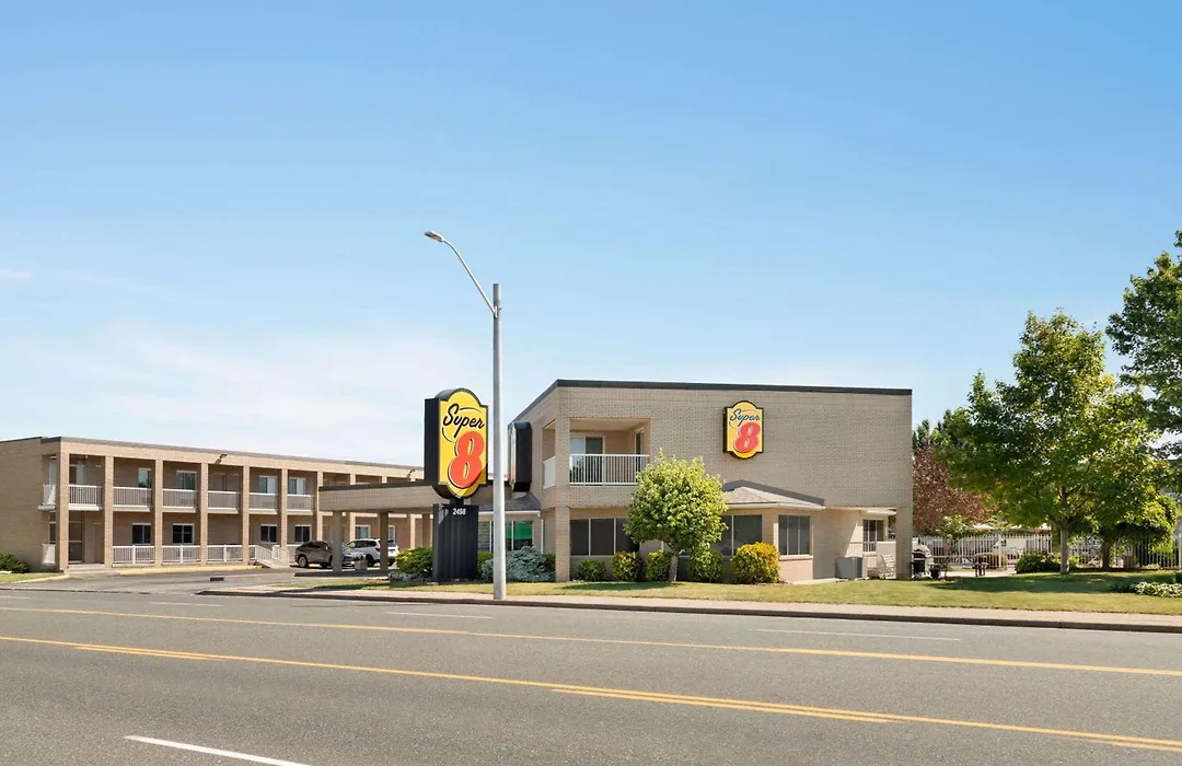 Super 8 By Wyndham Windsor/Dougall-1