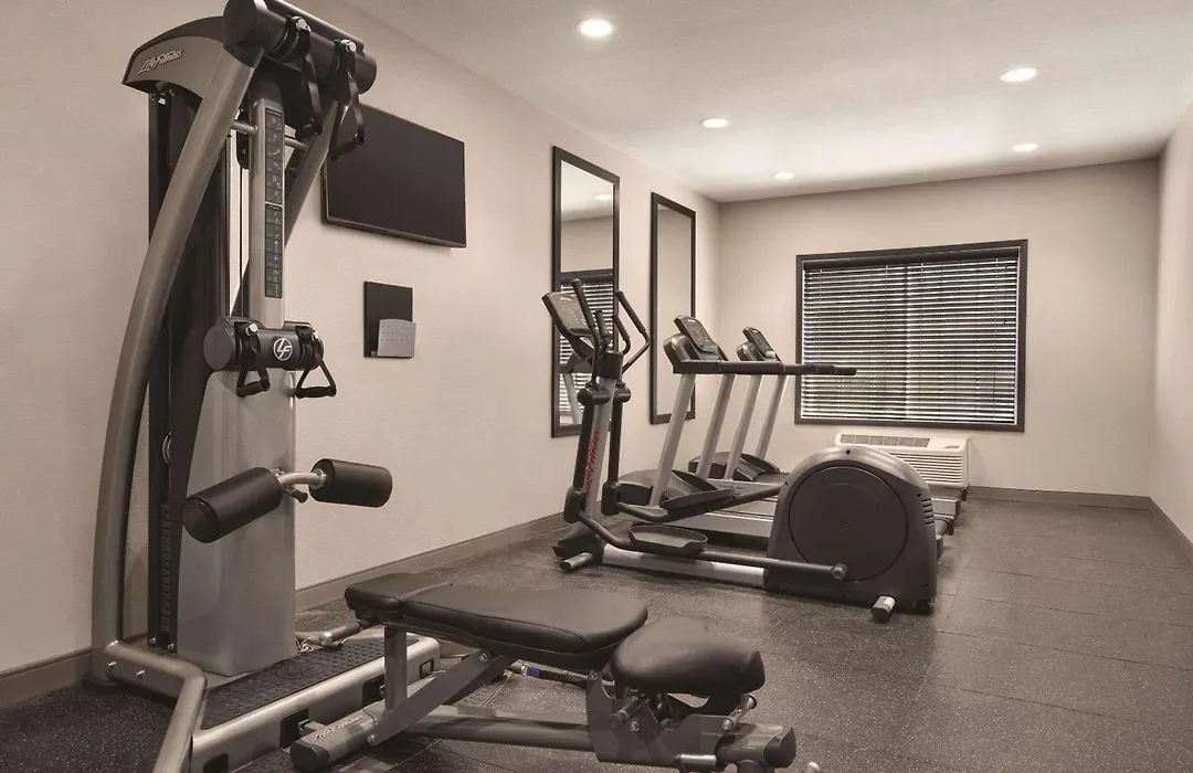 Country Inn & Suites By Radisson, Detroit Lakes-1
