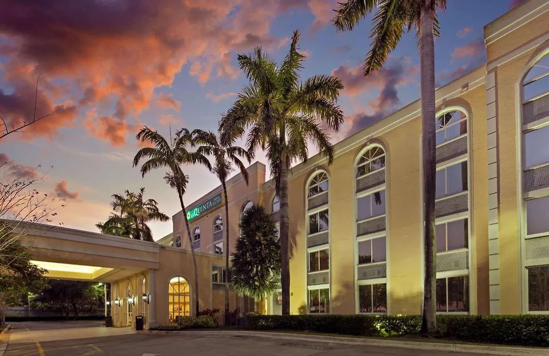 La Quinta Inn & Suites By Wyndham Sunrise-1
