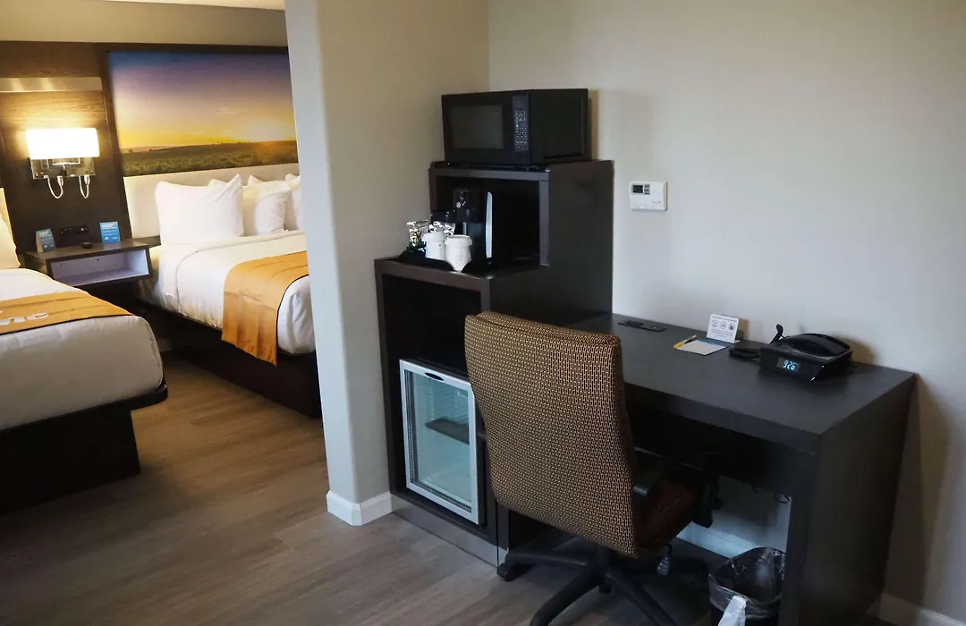 Days Inn By Wyndham Galt - Elk Grove South-1