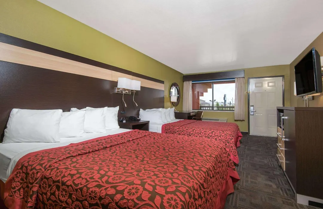 Days Inn By Wyndham Carlsbad-1