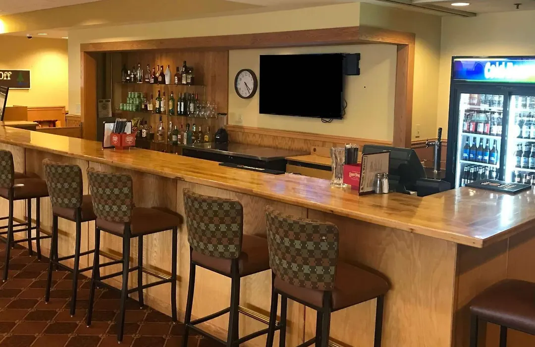 Days Inn & Suites By Wyndham Sutton Flatwoods-1