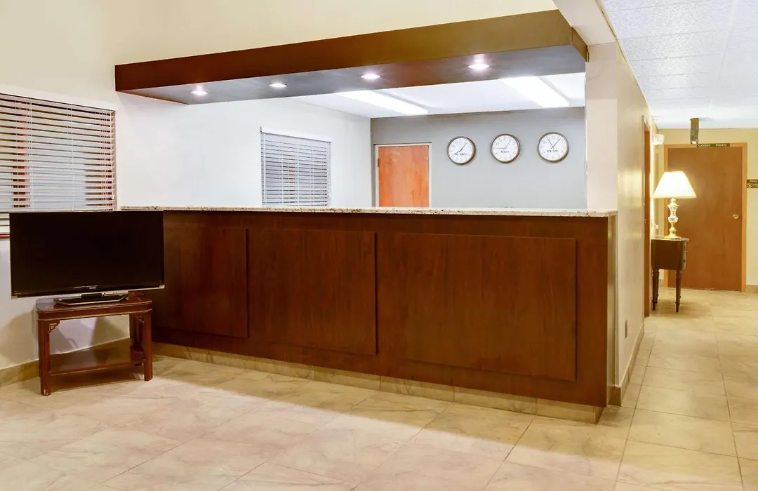Super 8 By Wyndham Longmont/Del Camino-1