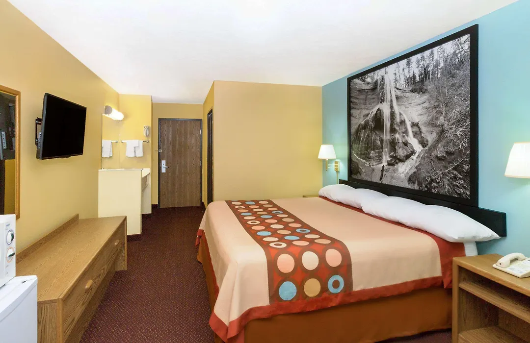 Super 8 By Wyndham Crete-1