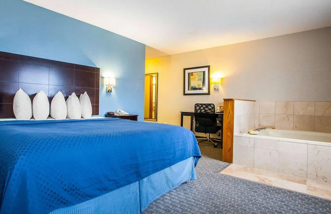 Quality Inn & Suites Ankeny-Des Moines-1