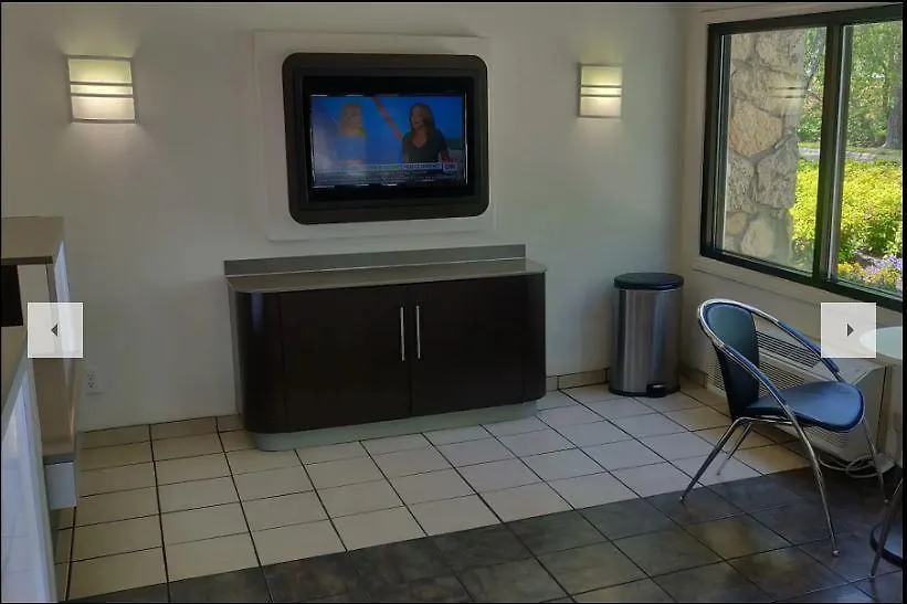 Travelodge By Wyndham Fayetteville-1