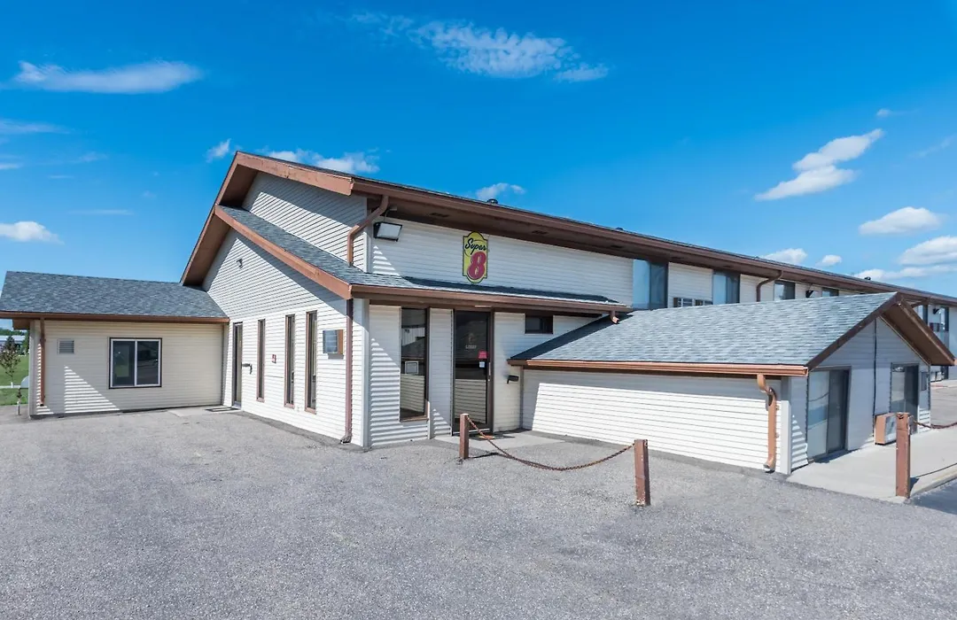Super 8 By Wyndham Devils Lake-1