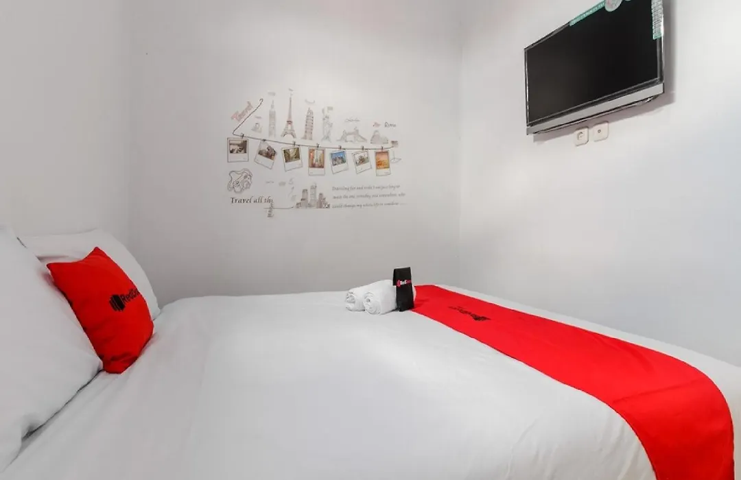 Reddoorz Plus Near Taman Rasuna Menteng-1