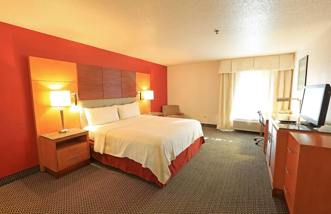 Days Inn By Wyndham Calumet Park-1