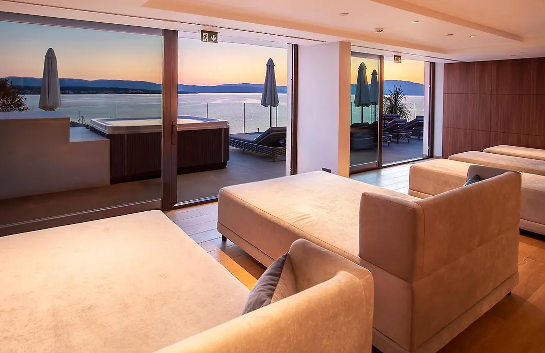 Luxury Hotel Riva-1