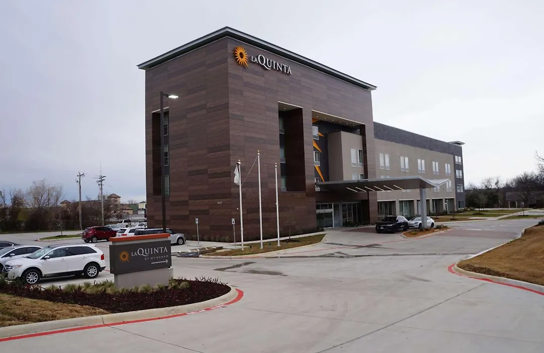 La Quinta Inn & Suites By Wyndham Lewisville-1