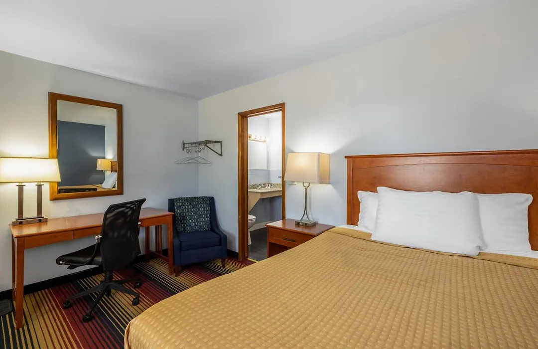 Travelodge By Wyndham Spirit Lake/Okoboji-1