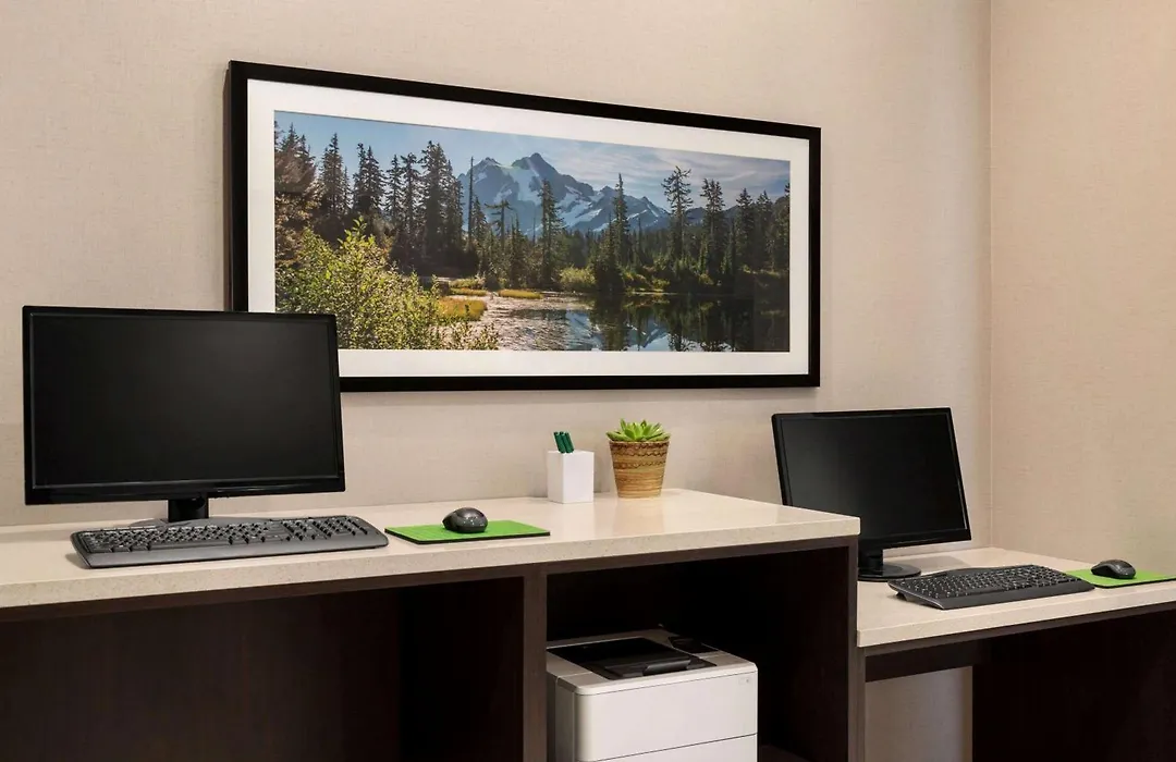 La Quinta Inn & Suites By Wyndham Burlington-1