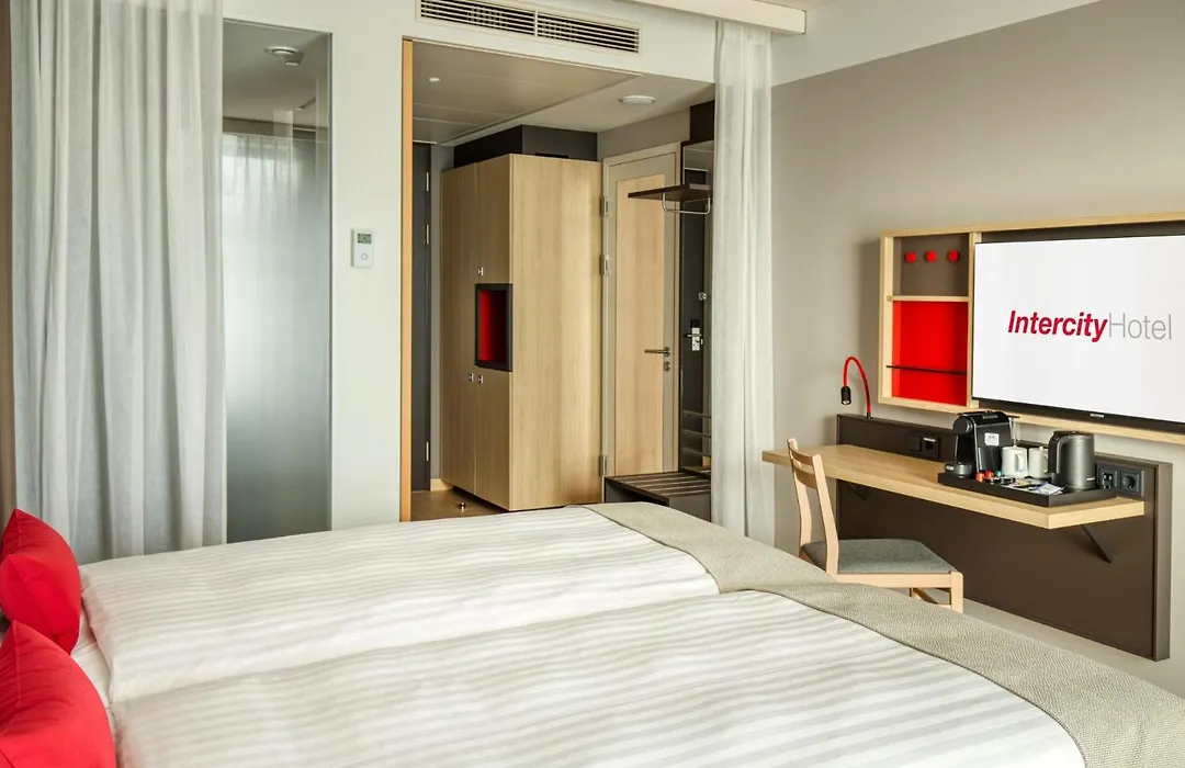 IntercityHotel Amsterdam Airport-1