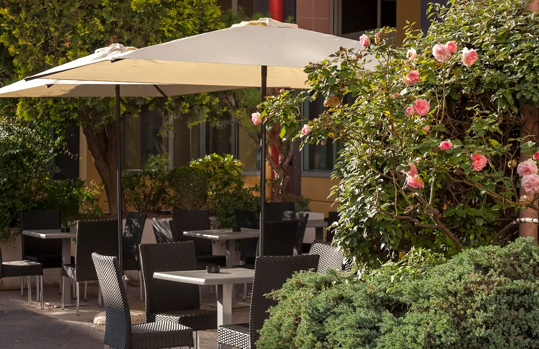 Hôtel Paradis-1