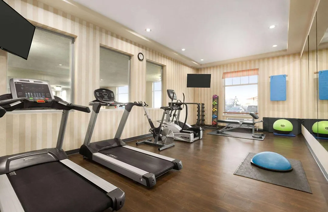 Days Inn & Suites By Wyndham Edmonton Airport-1