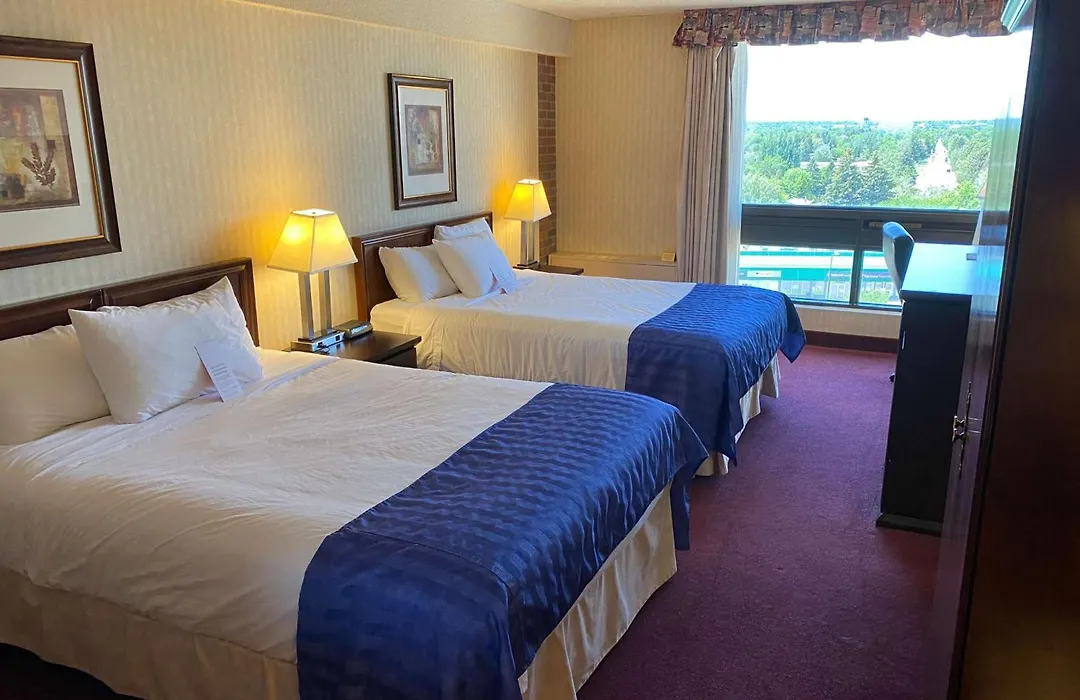 Ramada By Wyndham Lethbridge-1