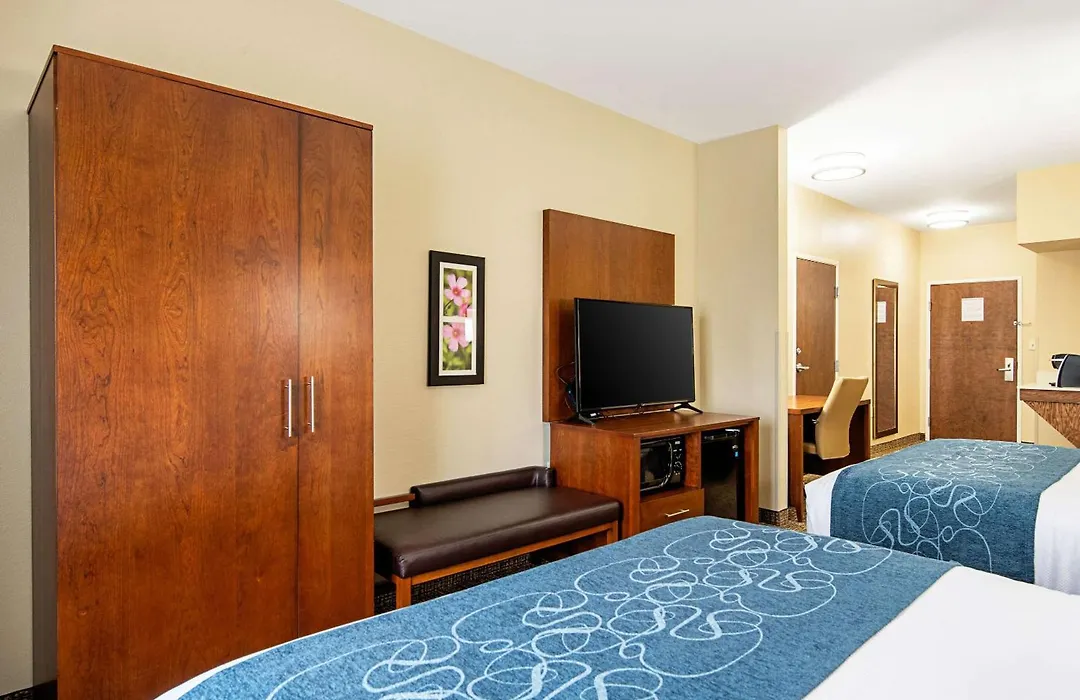 Comfort Inn & Suites Pine Bluff-1