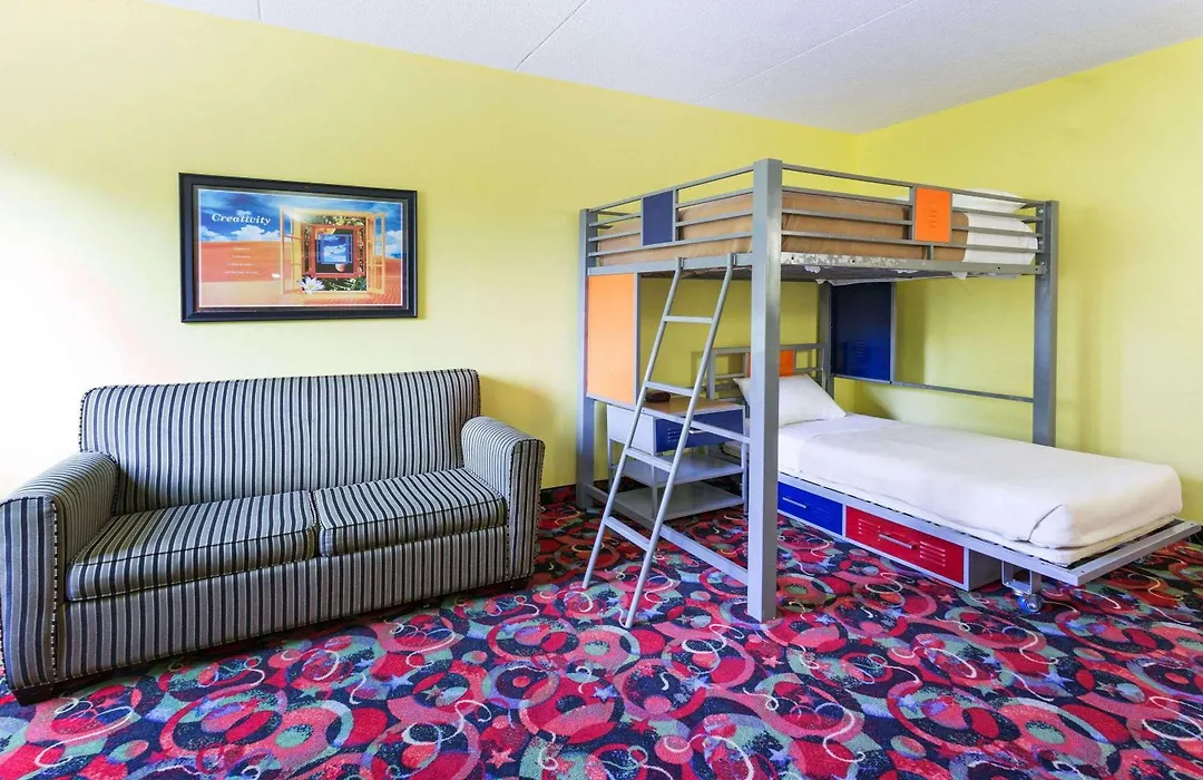 Ramada By Wyndham Bettendorf-1