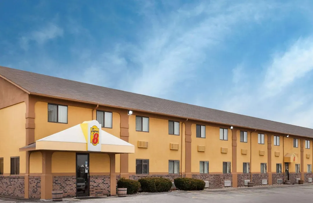 Super 8 By Wyndham Muscatine-1