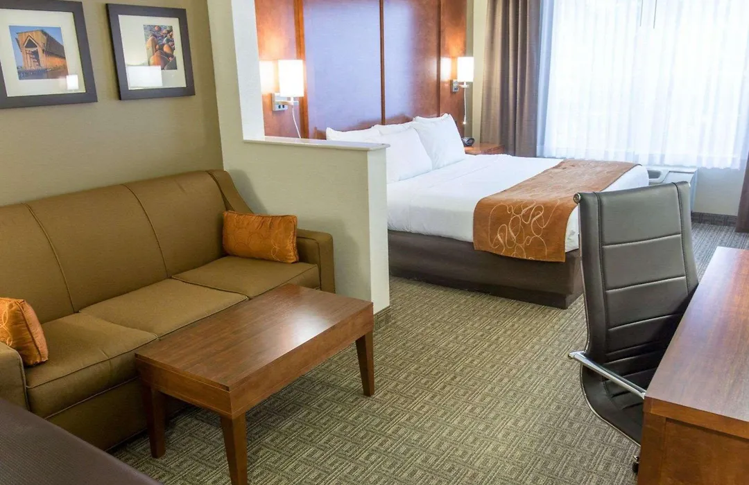 Comfort Suites Marquette-1