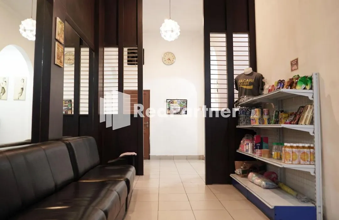 Wisma Sederhana RedPartner-1