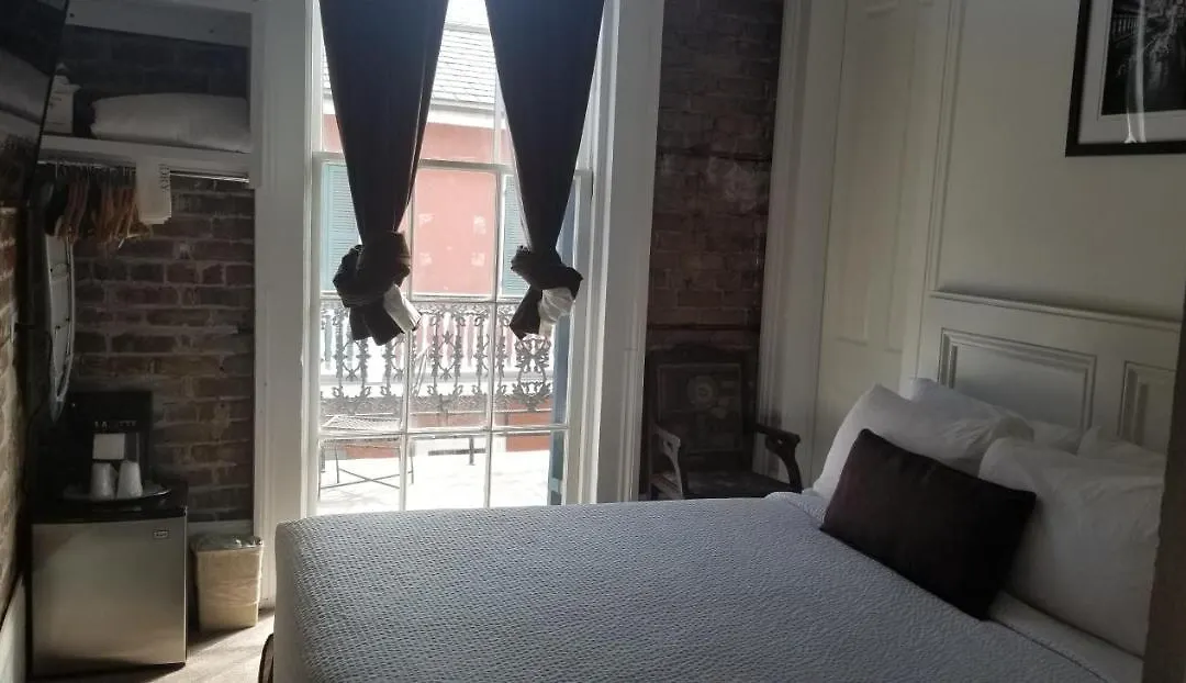 Lafitte Hotel & Bar-1