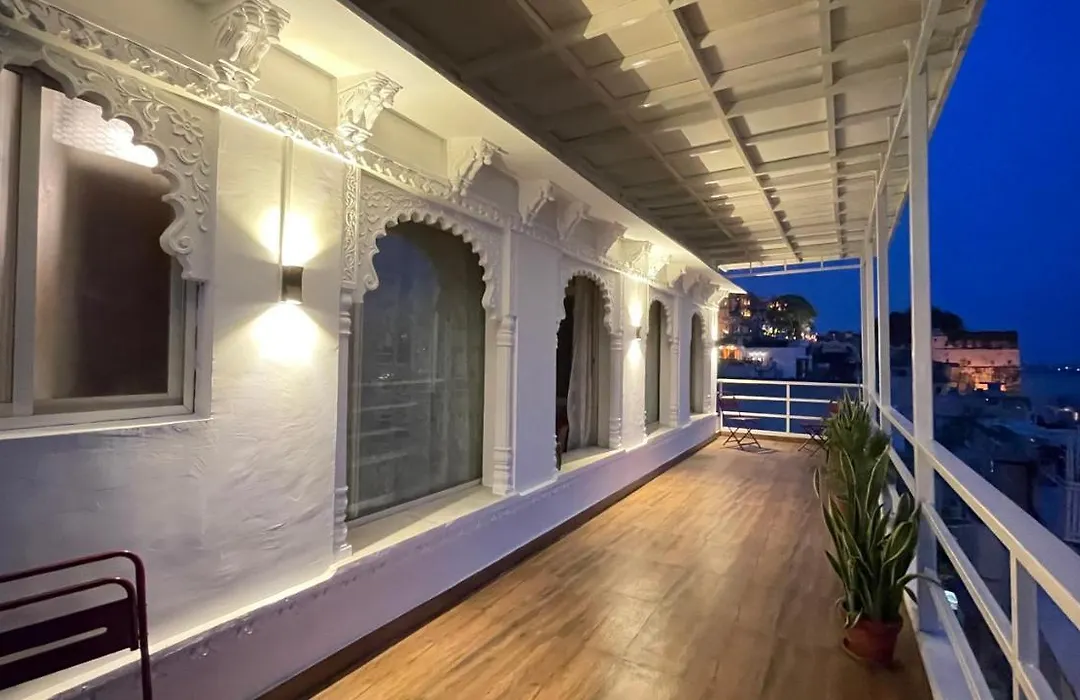 Peacock Guest House - Lake View Hotel In Udaipur-1