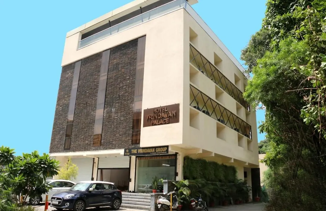 Hotel Vrindavan Palace-1